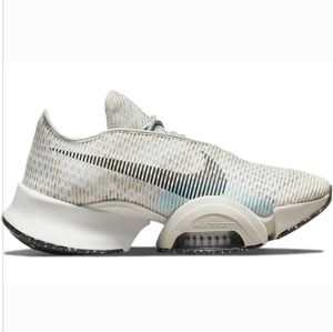 NIKE women air zoom supperrep2/ Size 9